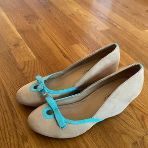 Tan Wedges